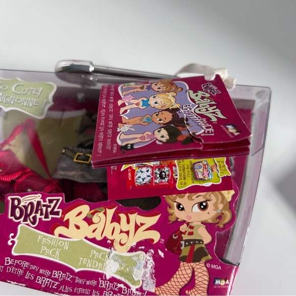 Bratz Babyz 7 pcs Fashion Pack OUTDOOR STYLE nib - Picture 4 of 5